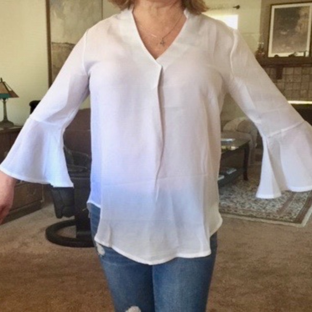 Pretty white polyester overblouse